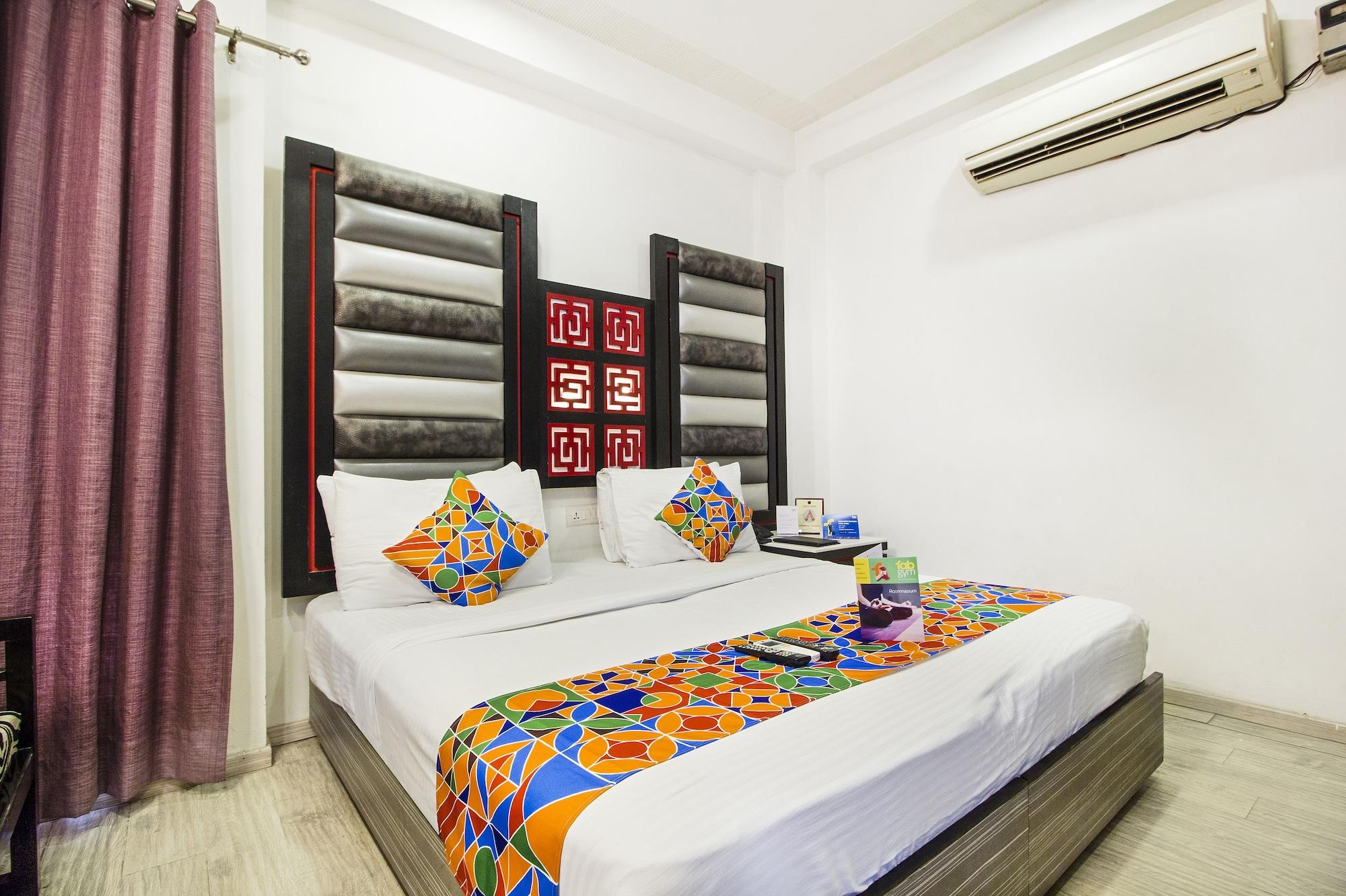 Hotel Suncourt Corporate Нью-Дели Экстерьер фото
