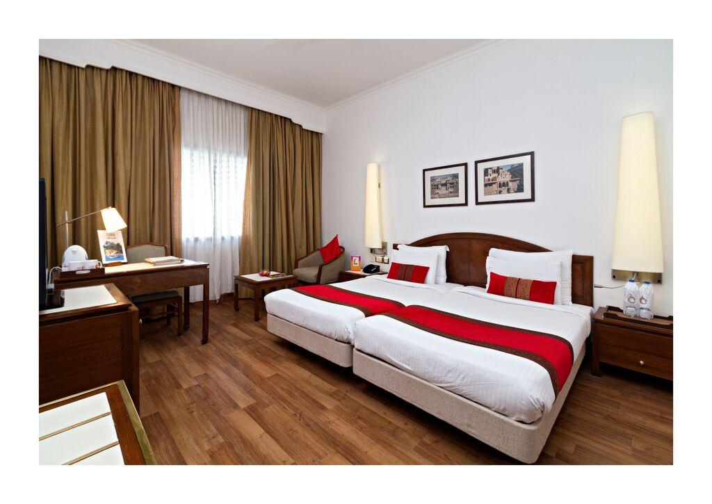 Hotel Suncourt Corporate Нью-Дели Экстерьер фото