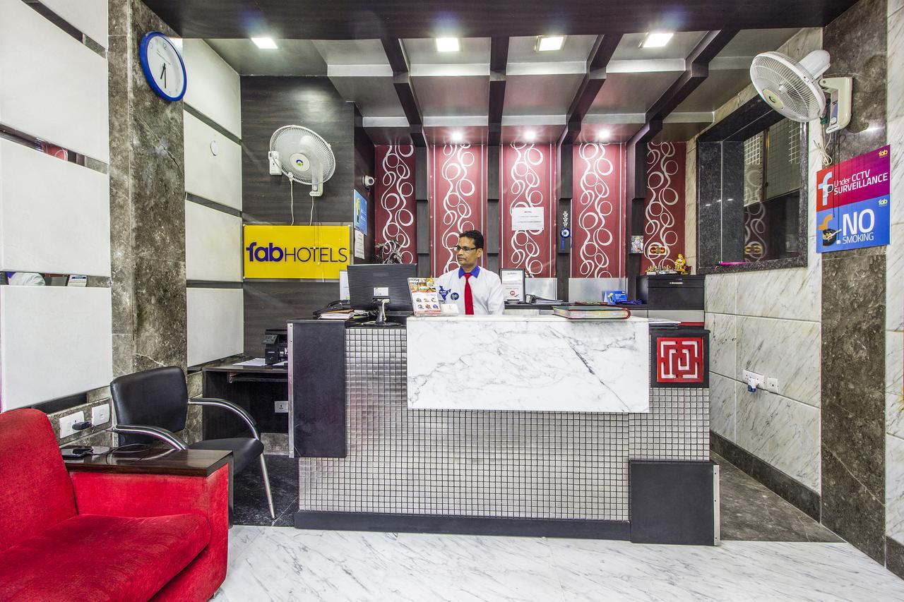 Hotel Suncourt Corporate Нью-Дели Экстерьер фото