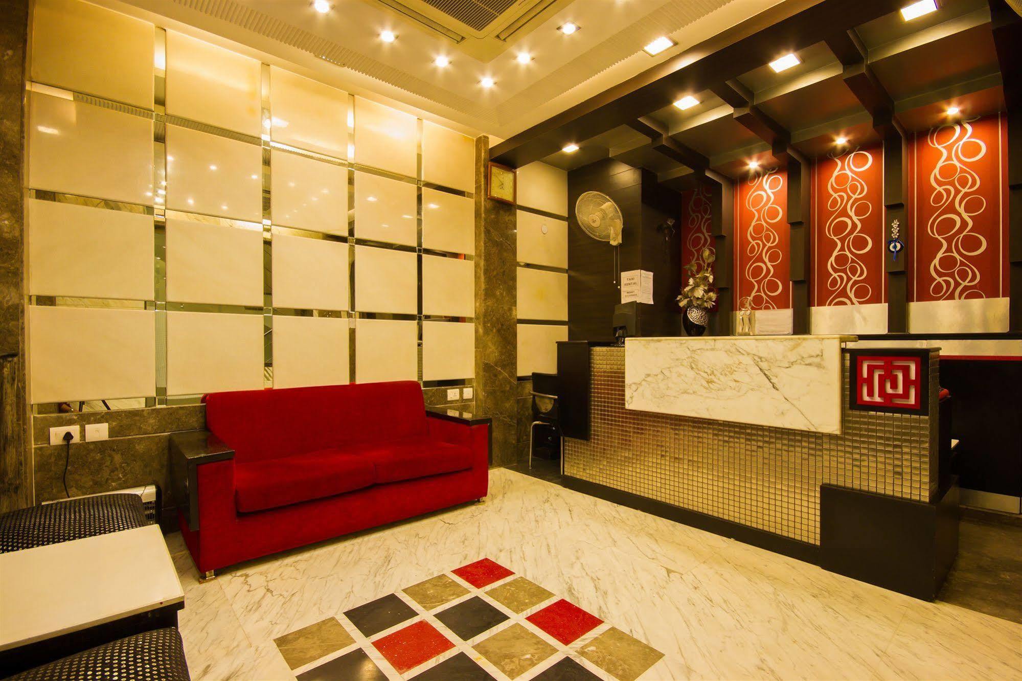 Hotel Suncourt Corporate Нью-Дели Экстерьер фото